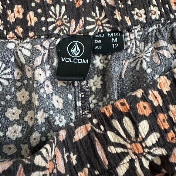 Volcom Floral Shorts - Picture 4 of 6